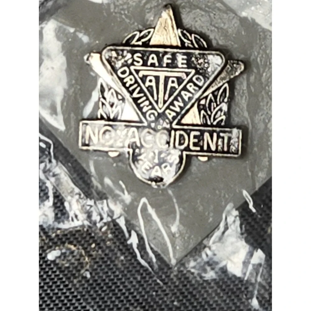 Vtg ATA Safe Driving Award Pin 11 Years No Accident American Trucking Lapel Badg